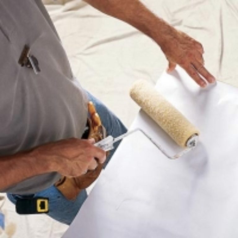 Как правильно поклеить обои