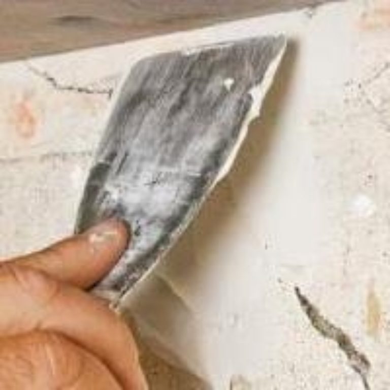 Ремонт поврежденной штукатурки на стенах